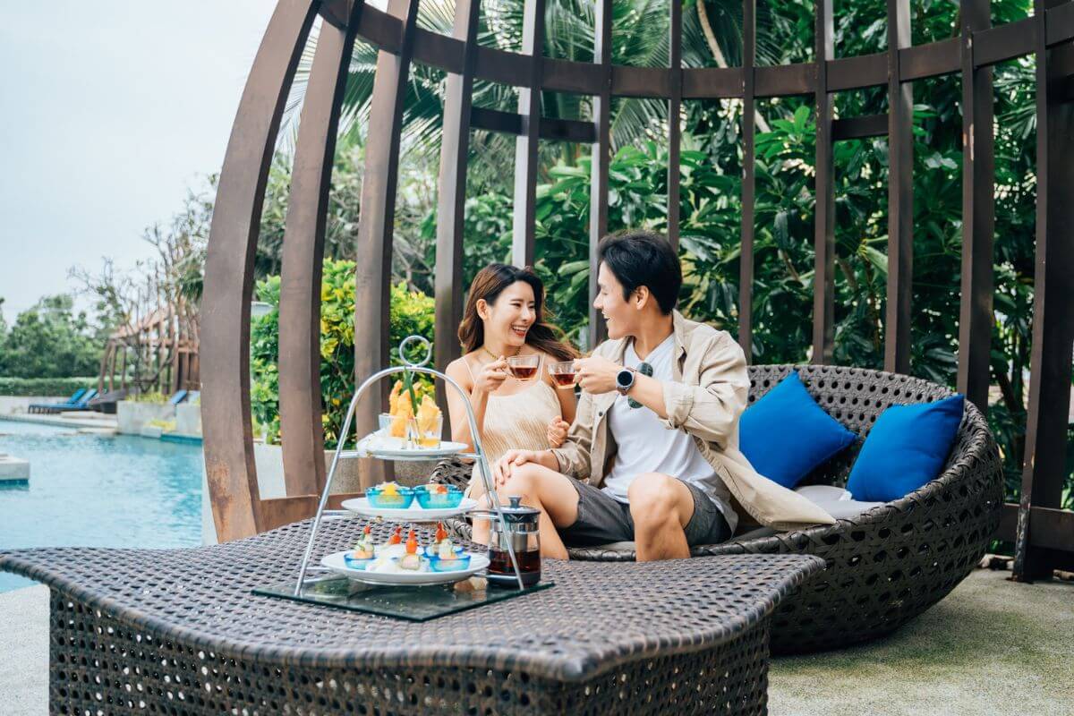 february-stay-in-love/